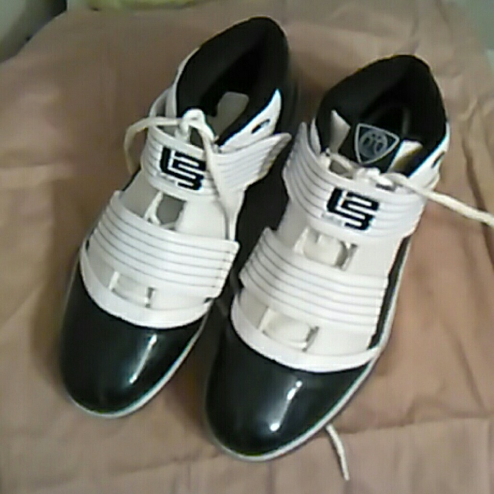 NWOT--Lebron Zoom Soldier 3s